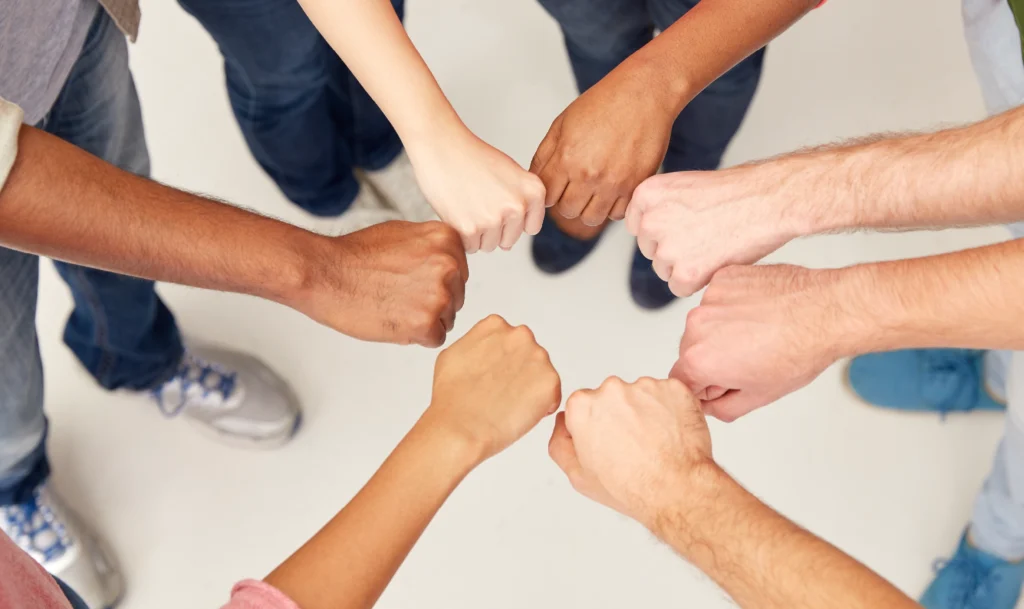 Estrategias de responsabilidad social y sostenibilidad aplicadas en entornos clínicos modernos.