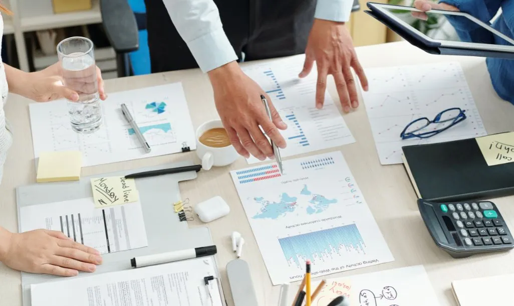 Analítica predictiva aplicada al marketing médico para segmentar y anticipar necesidades de pacientes.