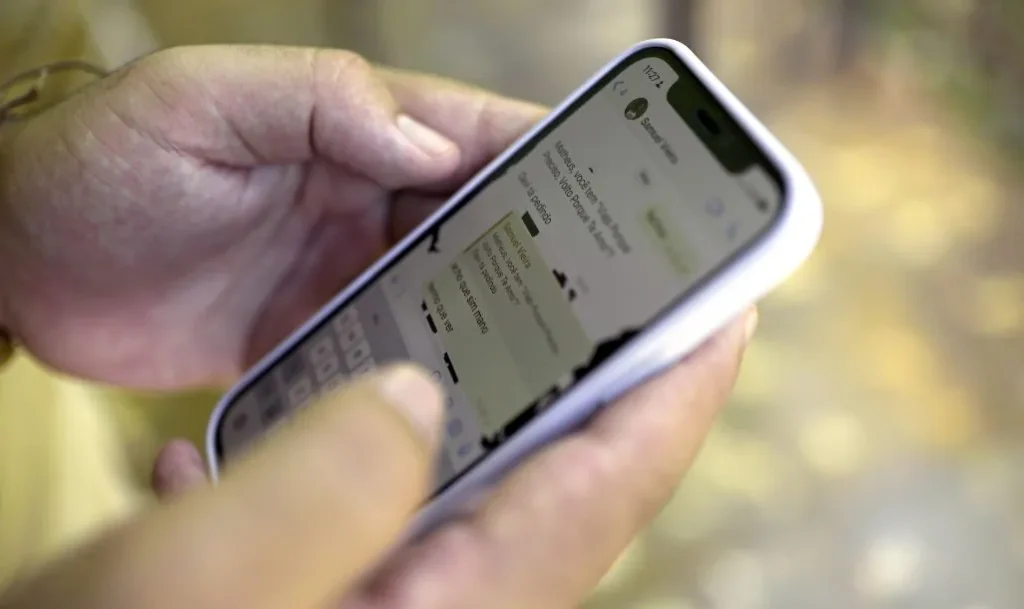 Comunicación digital entre clínica y paciente con inteligencia artificial para una atención médica eficiente.