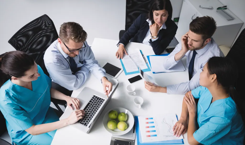 Estrategias de marketing médico para atraer pacientes a clínicas con publicidad digital e inteligencia artificial.